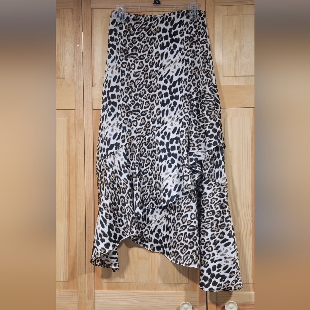 O Vianca Leopard Skirt Size M